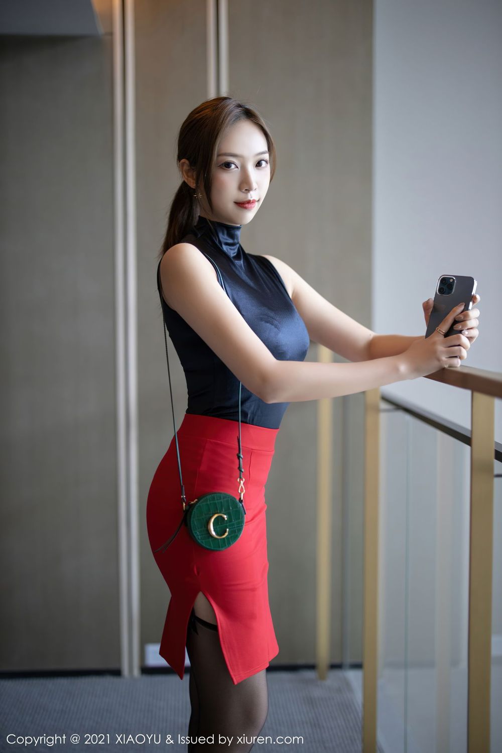 语画界美女模特郑颖姗黑丝吊袜红裙都市丽人OL风格性感写真