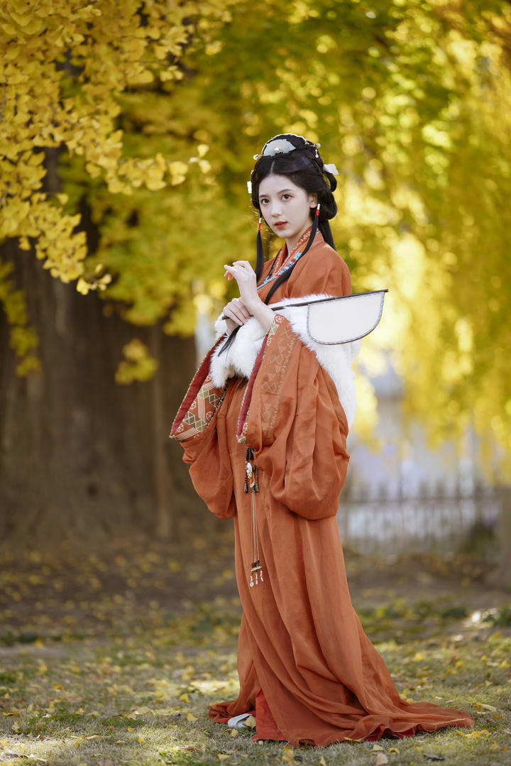 温柔气质古装美女艺术照写真图片