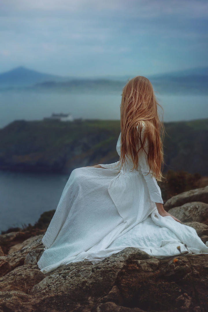 唯美海边女孩艺术摄影图片