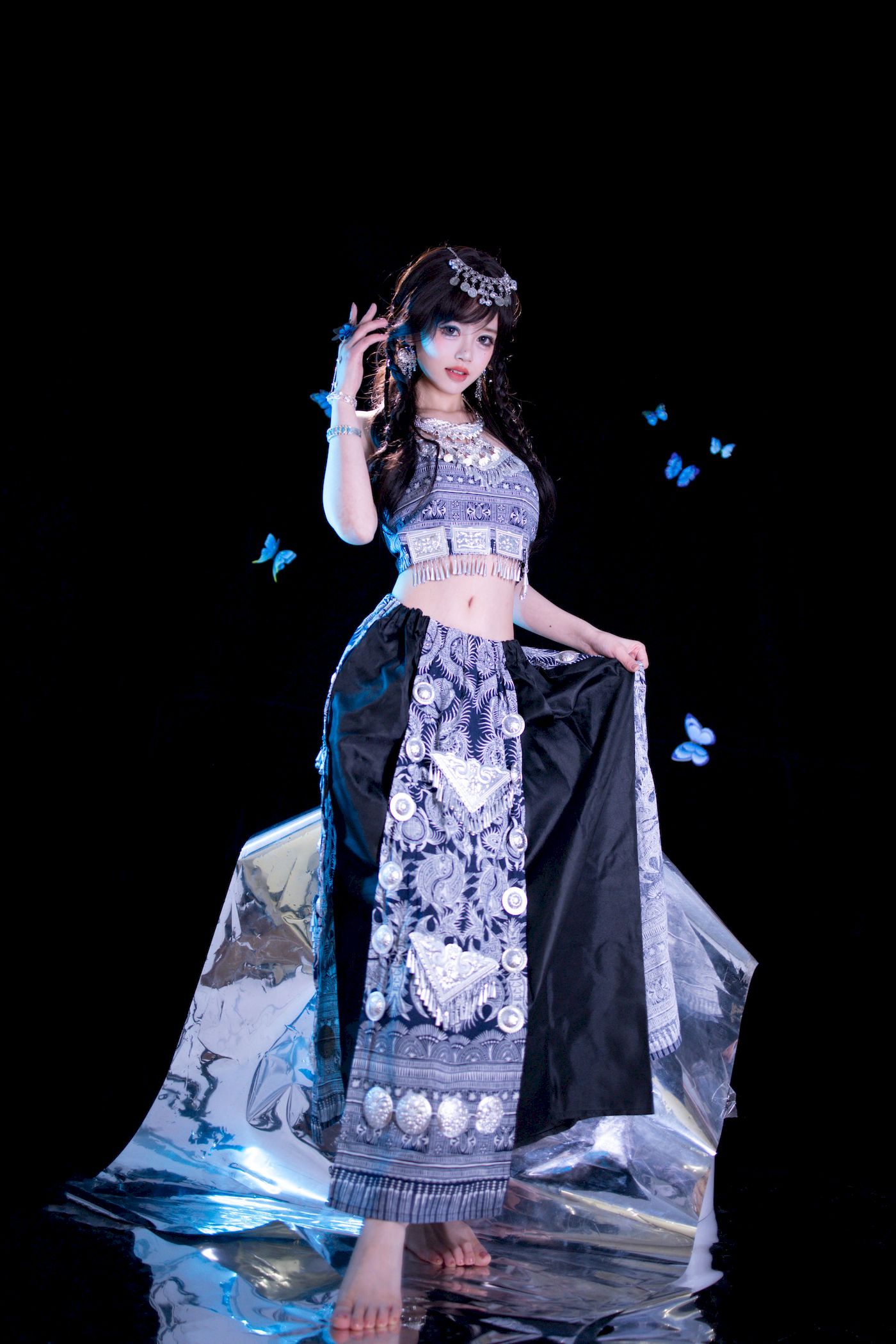 星黛鹿鹿o苗族女子服饰微露小蛮腰 - 苗疆蓝蝶