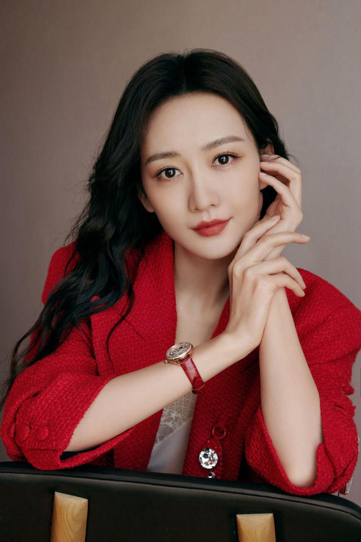 高清优雅气质美女明星图片王鸥红色外套喜庆漂亮写真图片