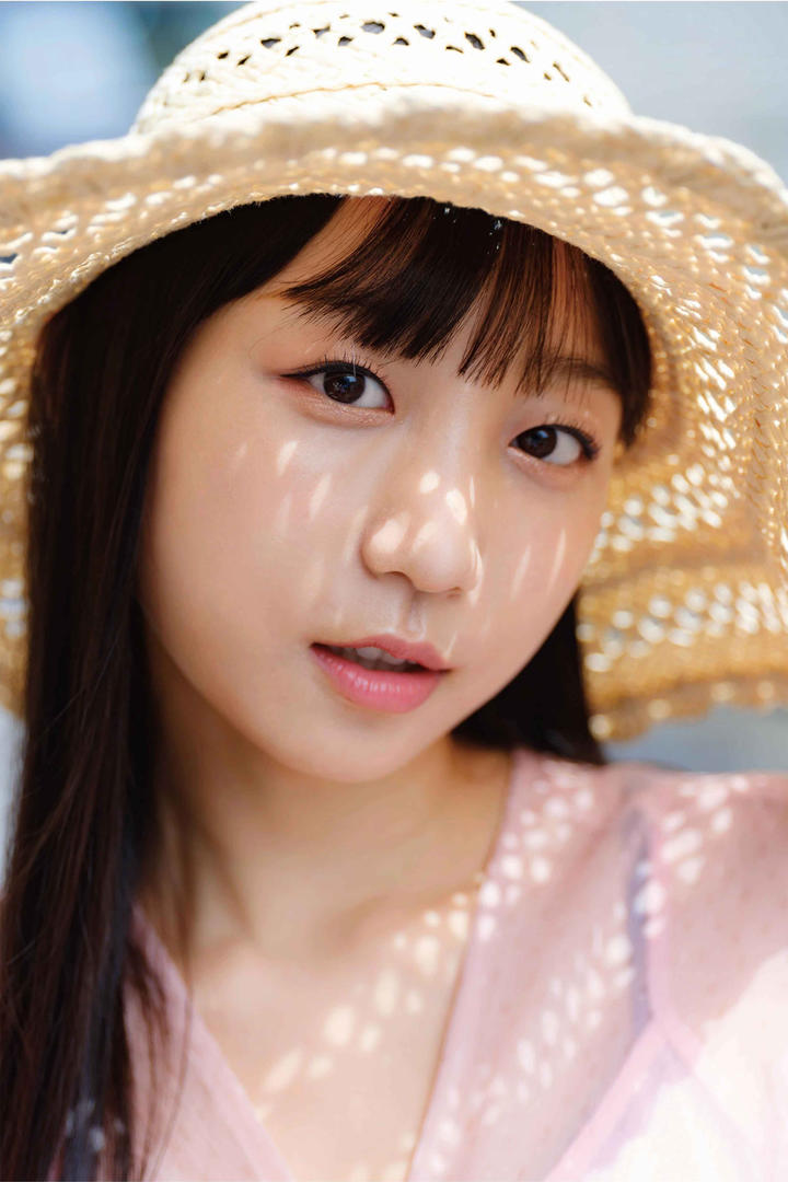 戴着遮阳帽的日本年轻少女高清壁纸图片