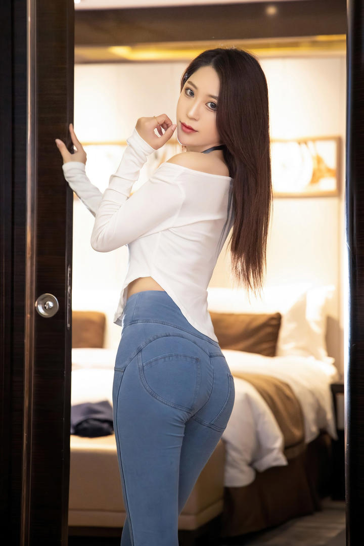 美女成熟美女美女汐汐圆润饱满翘臀美女私密写真套图