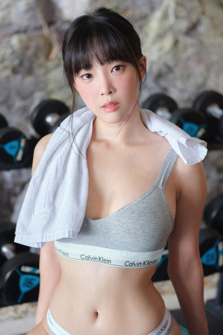 亚洲精品韩国年轻美女性感写真图片