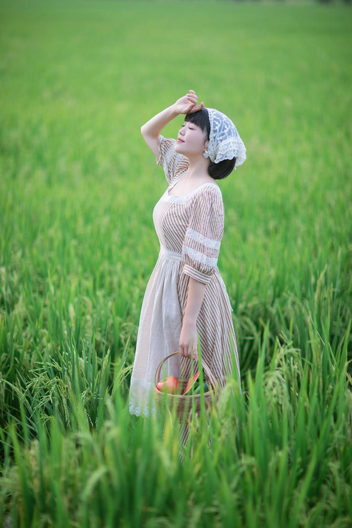 4K养眼清纯女生田园摄影壁纸图片大全