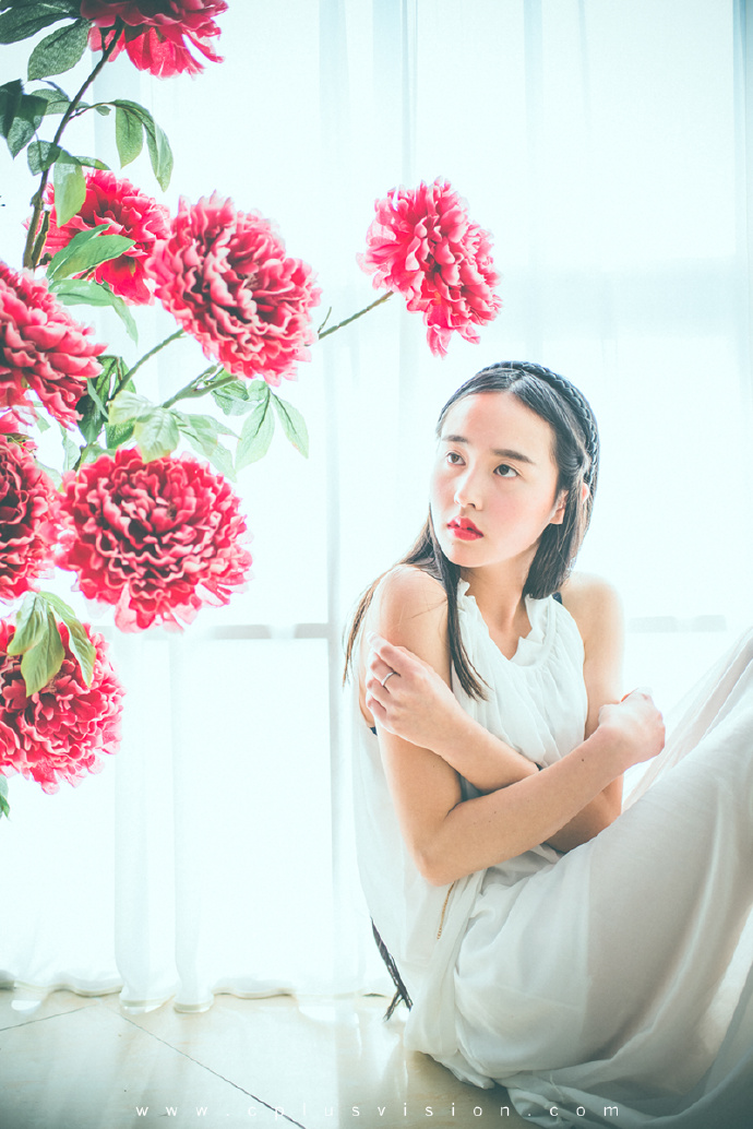 爱上花儿的清纯姑娘