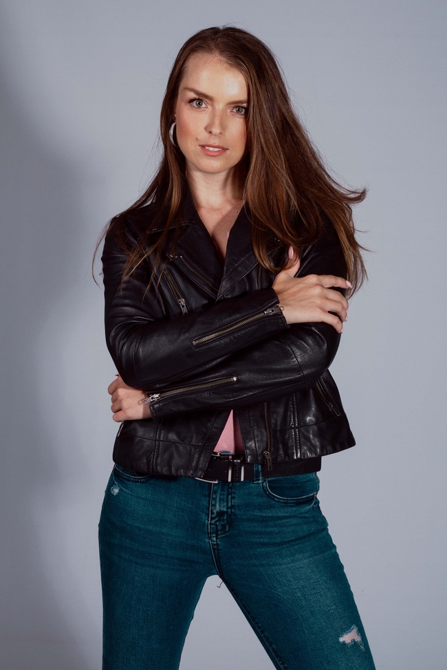 欧美霸气皮夹克美女人体写真艺术图片