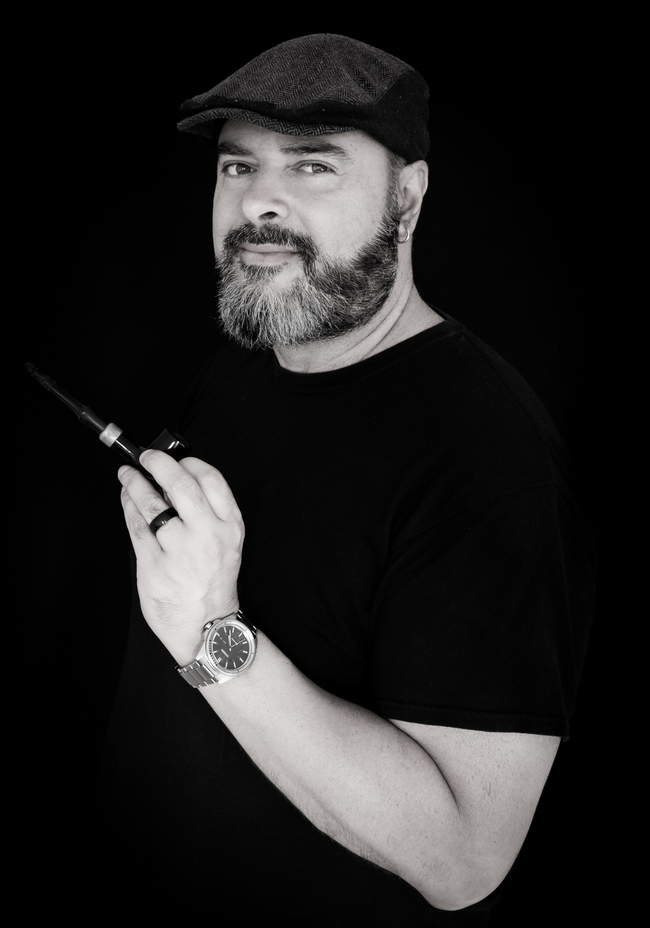 欧美复古黑白风格大叔帅哥图片