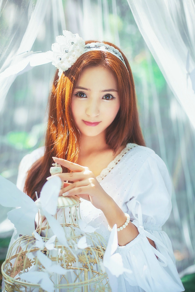 室外小树林纯白长裙唯美仙子性感写真