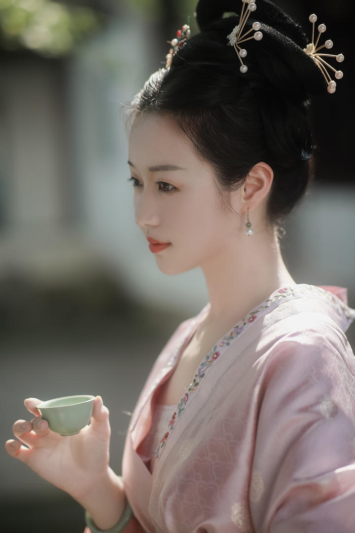 4K超清极品颜值美女侧脸写真图片