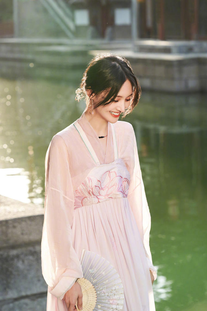 郑爽古装汉服甜美写真图片