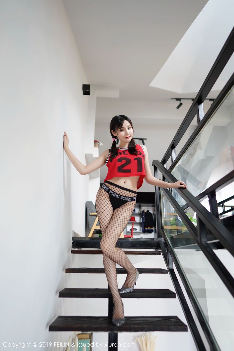 嗲囡囡美女模特Miki米雪儿黑丝网袜粉色情趣内衣性感写真