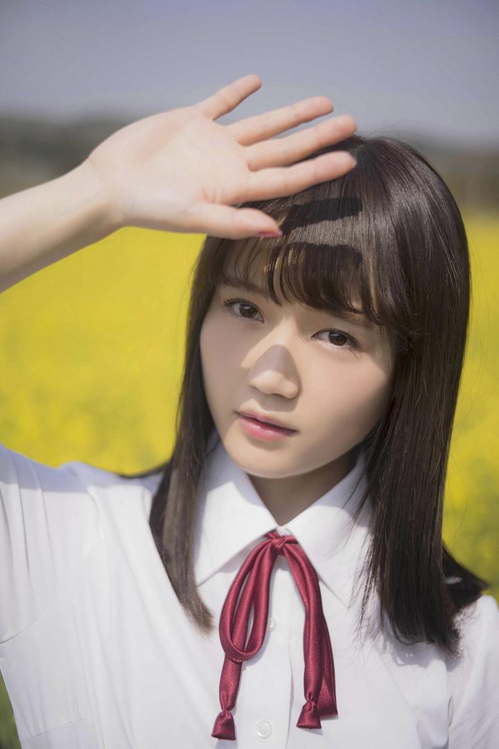 穿校服的日本清纯女生个人艺术照