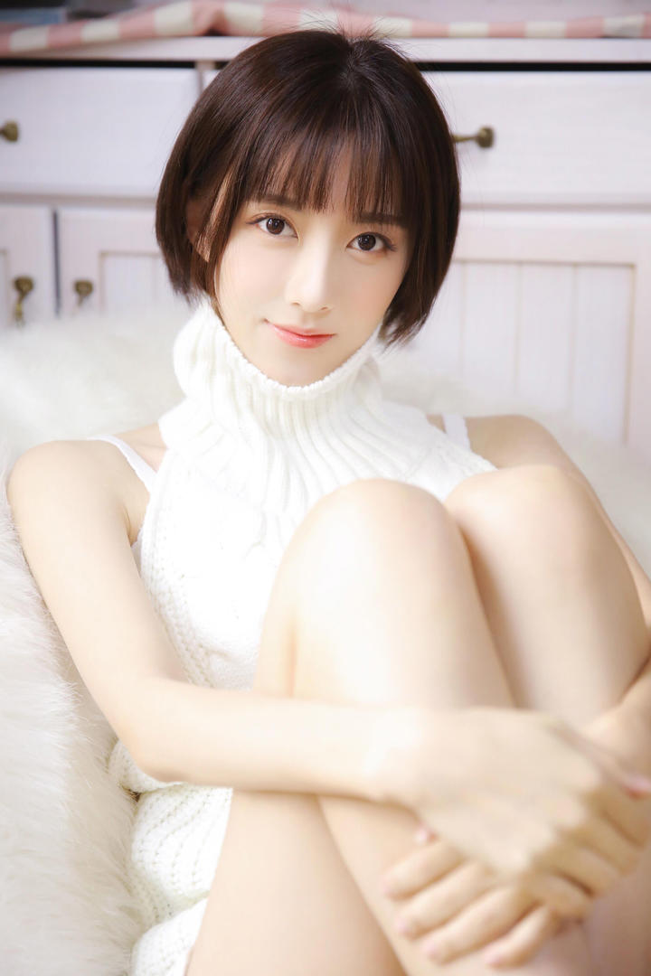 高清唯美清纯短发美女学生图片