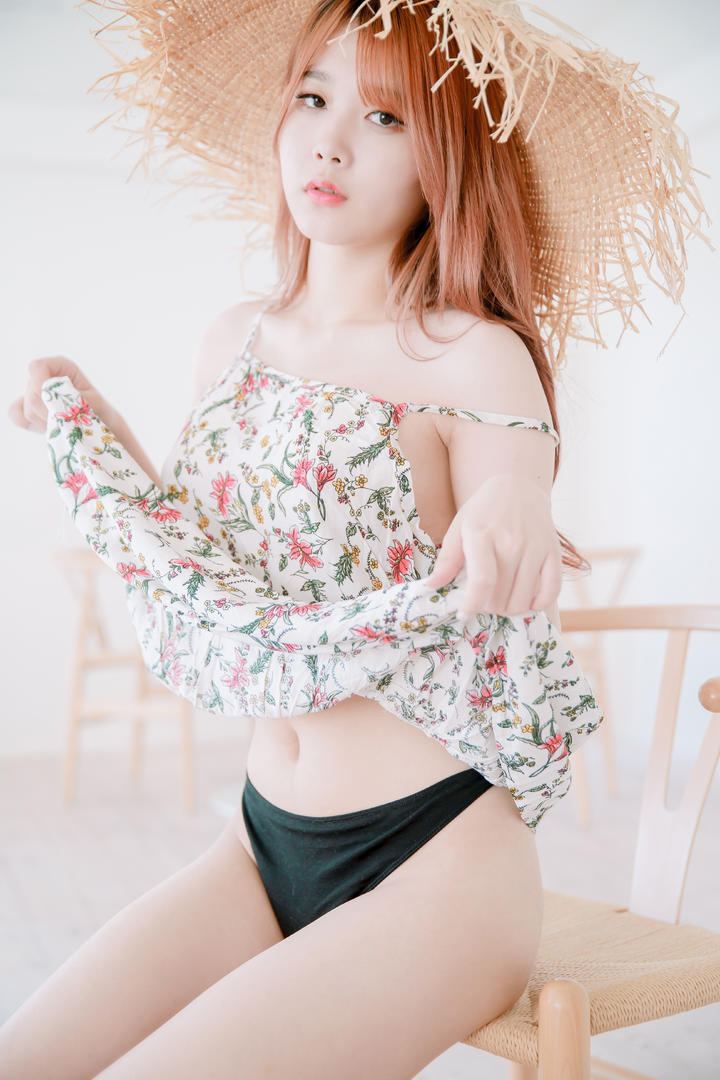 中国粉嫩美女女性人体写真图片