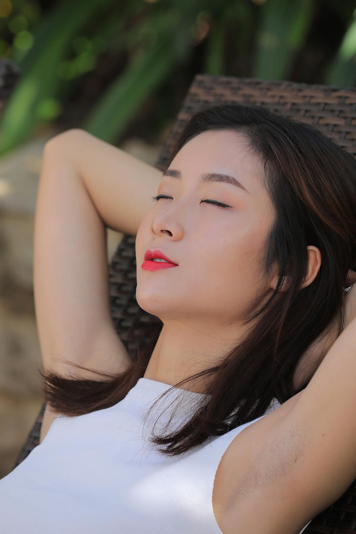 精品国产偷拍睡觉中的美女图片