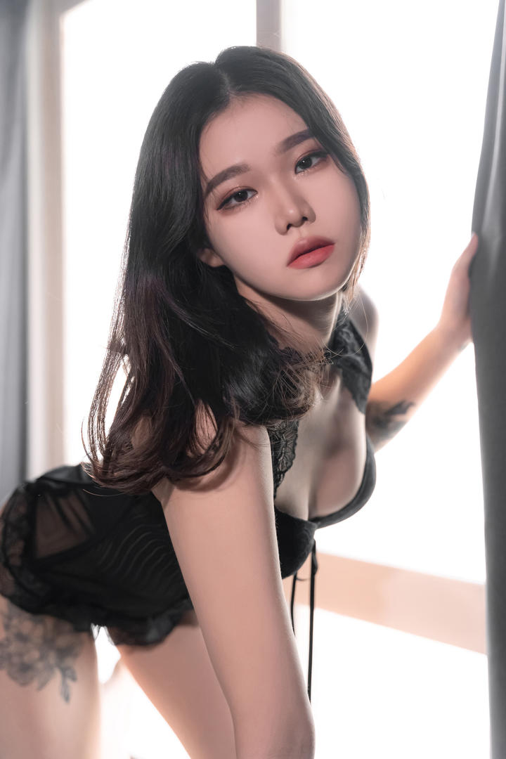 韩国AV女优黑色露胸情趣内衣销魂美女图库