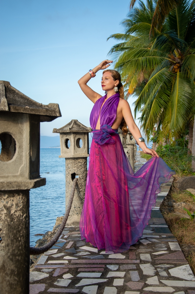 欧美户外紫色纱裙性感美女超模图片