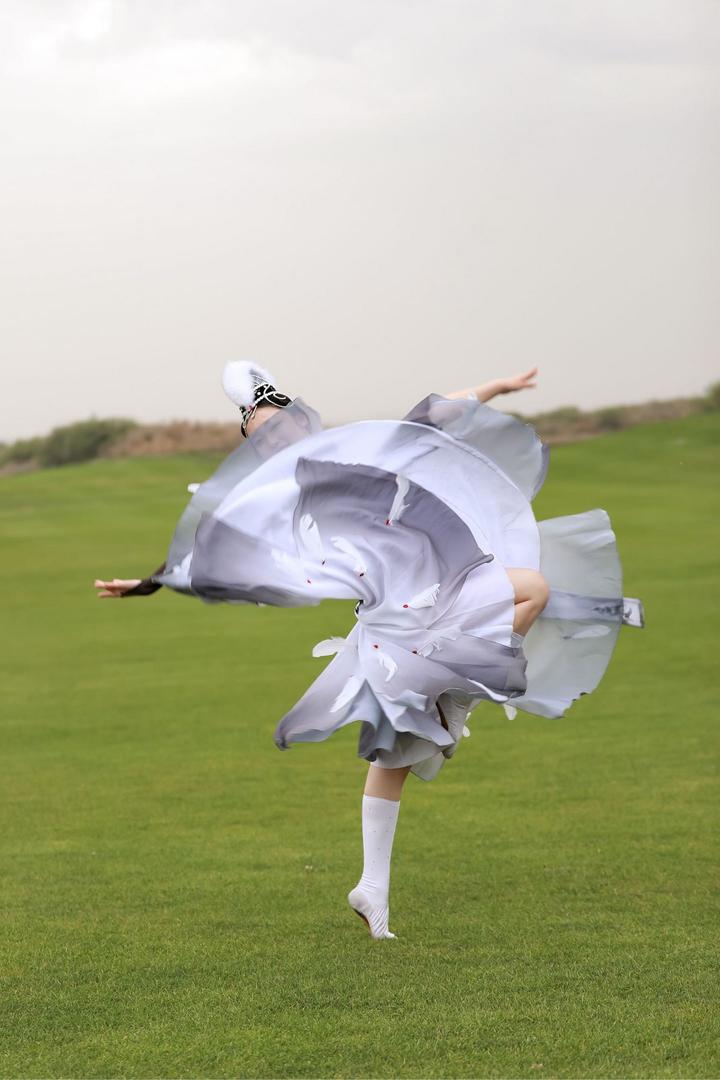 高清蒙古族服饰美女跳舞艺术写真图片