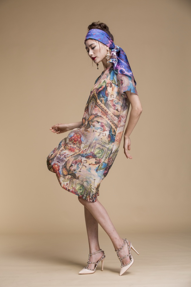 真丝连衣裙美女写真图片