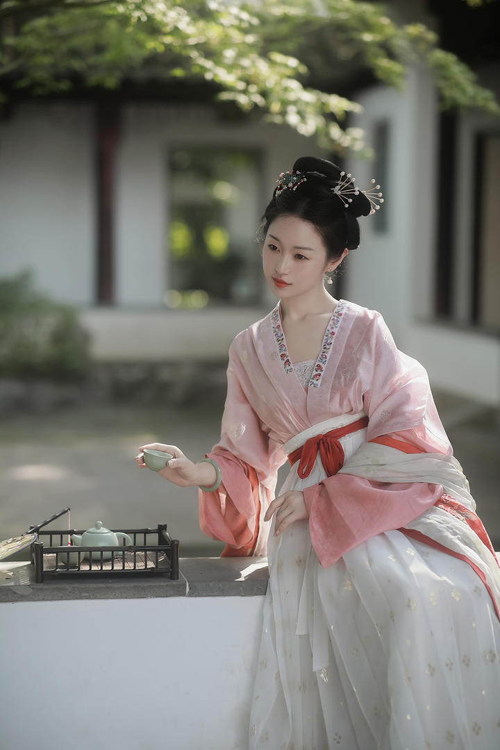 高清唯美宋代美女品酒艺术写真图片