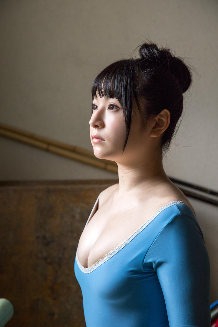 扎着头发的高清日本丰满大胸美女图片