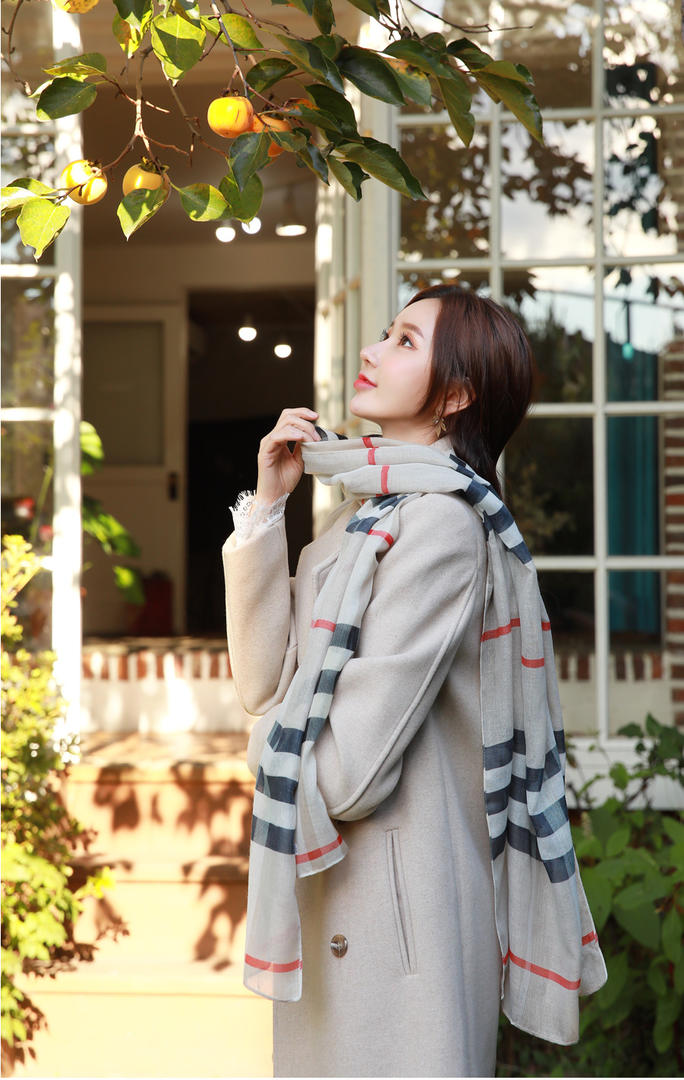 橘子树下的韩国美女李妍静图片