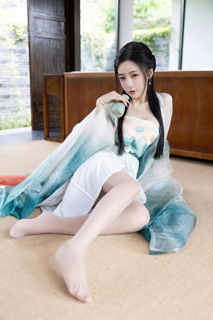 穿古装的雪糕妹妹王馨瑶个人艺术写真图片
