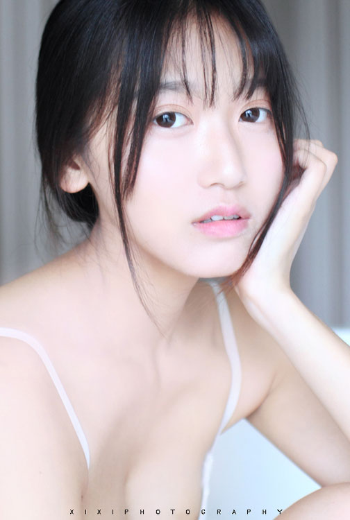 清纯姑娘也有诱人的一面