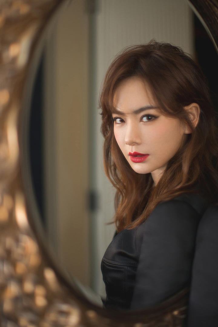 气质女星戚薇写真图片