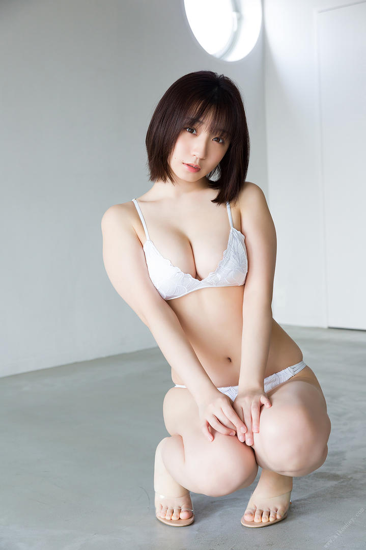 西西gogo高清大胆专业日本美少女性感私房照特辑