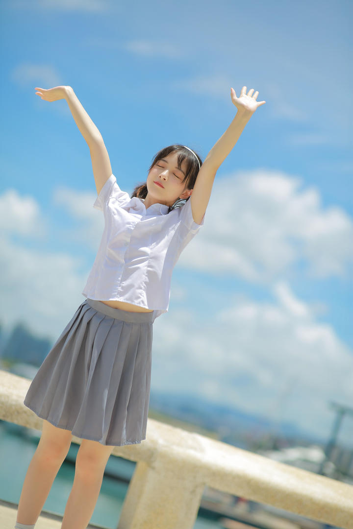 阳光下的清纯美女初中生日本可爱美女摄影图片