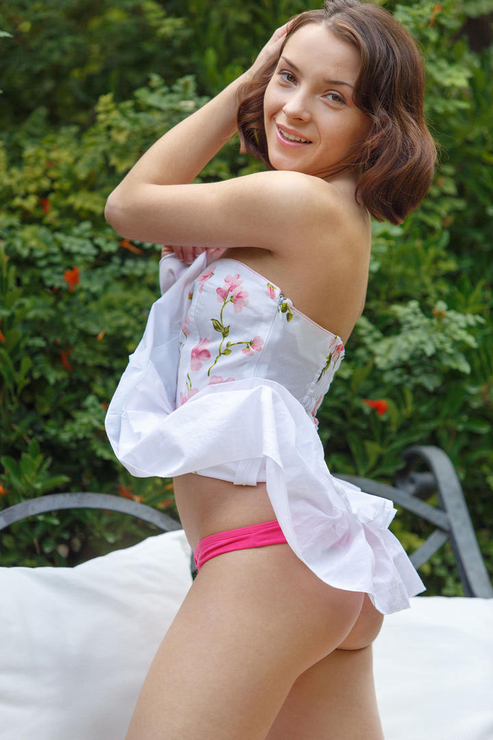 高清欧美短发性感美女写真图片