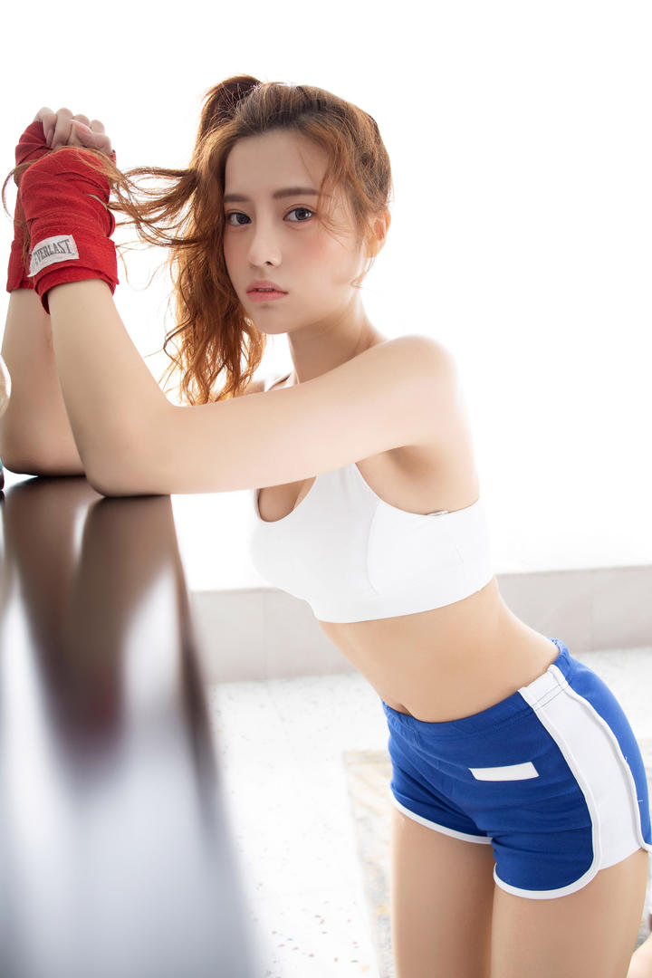 国产精品SUV健身美女一区二写真**艺术照片