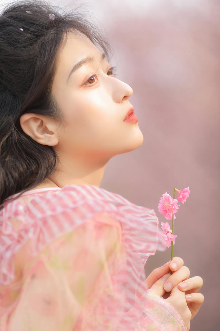 清纯可爱女孩侧脸唯美写真图片大全