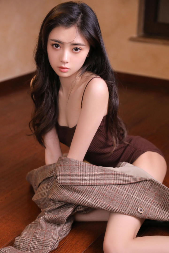 清纯艺校女大学生高清艺术写真图片