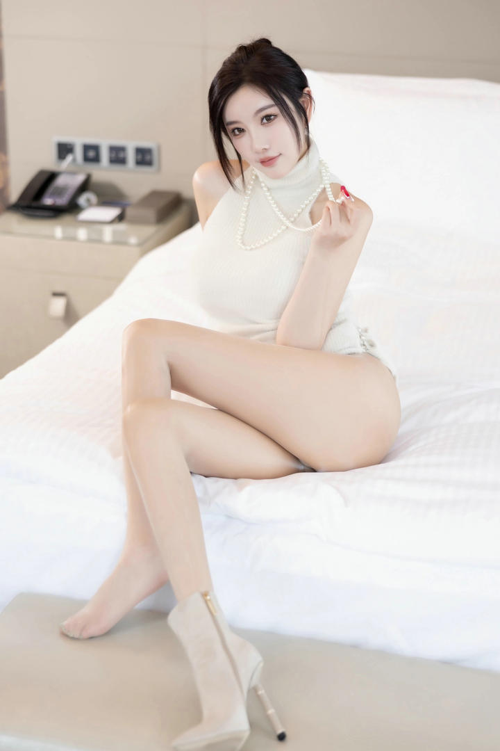 长腿美女模特杨晨晨国产手机精品一区美女大全