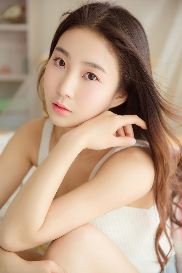 肤白貌美的可爱清纯美女国产精品壁纸图片