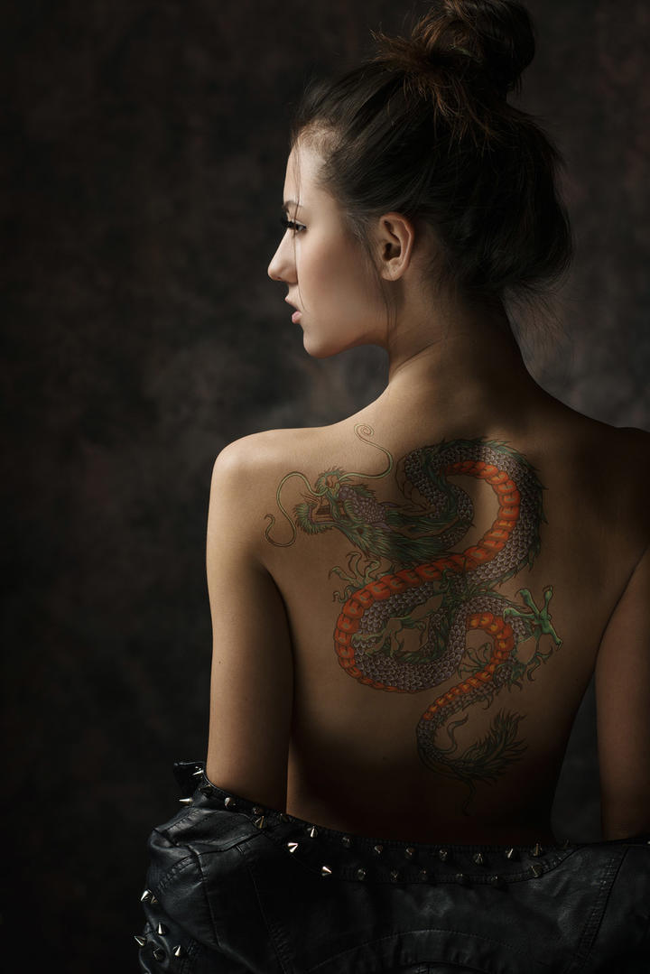 裸体背景龙纹身GOGO人体艺术美女写真