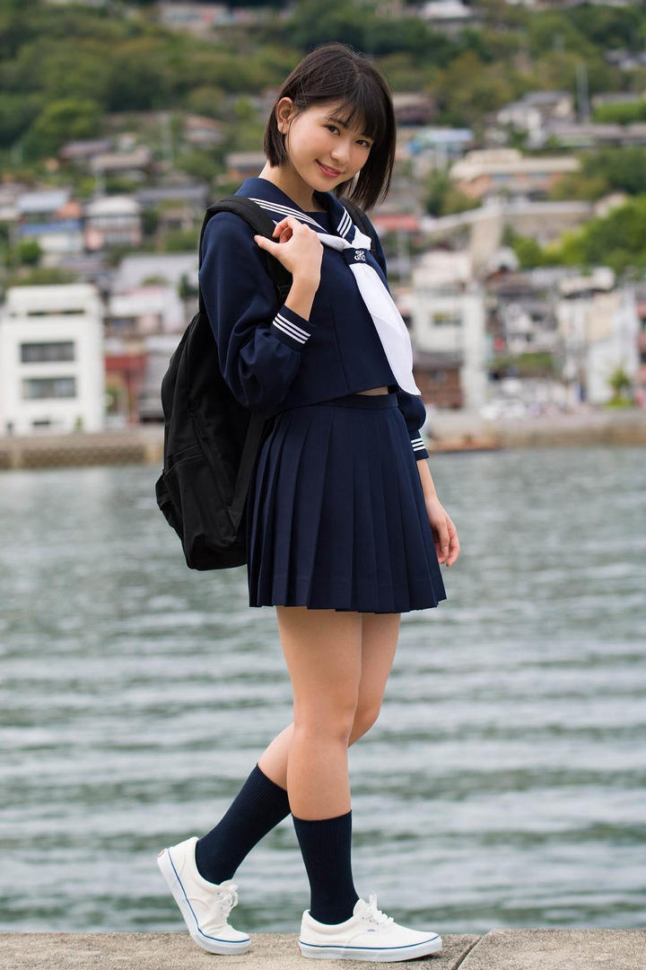 极品日本高中生美女超短裙学生制服