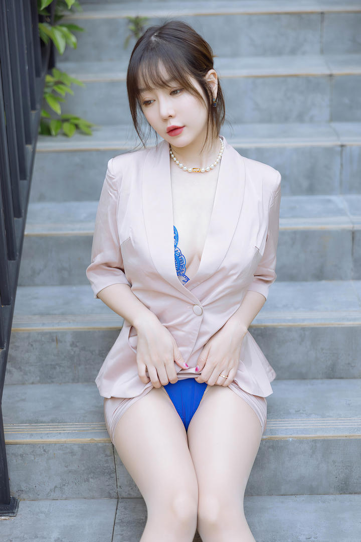 国模性感美女王雨纯私拍高清套图集