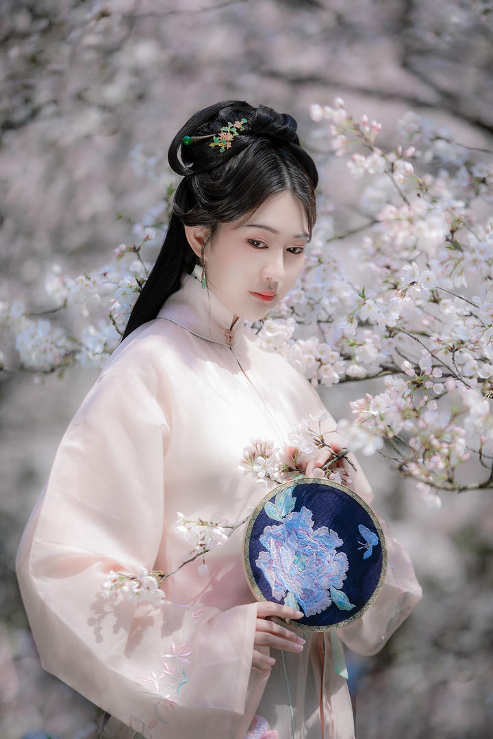 清纯古装美女户外赏花高清艺术摄影美女大图