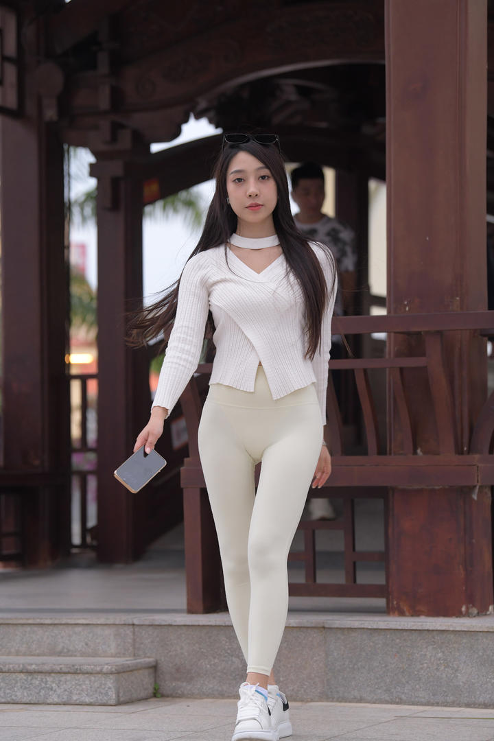丰满紧身运动裤美女街拍写真图片大全