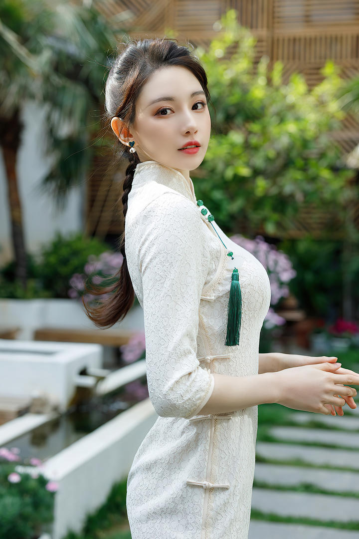 高清气质美女刘奕宁穿着旗袍写真图片