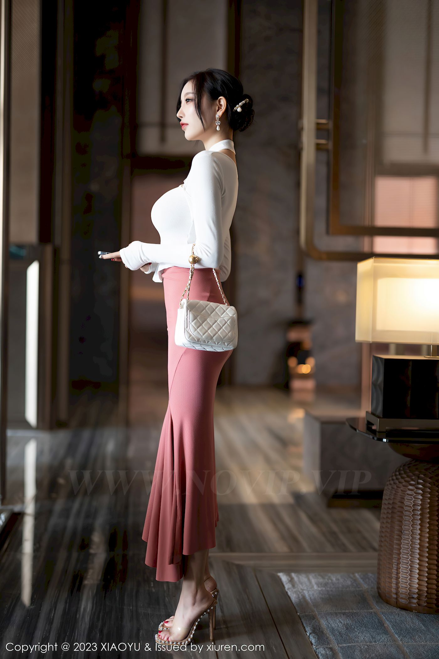 语画界性感女神杨晨晨Yome白色上衣淡红色长裙私房写真