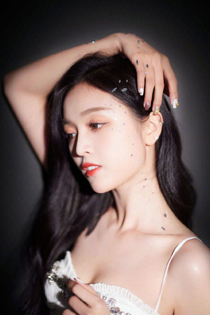 极品颜值美女明星吴宣仪图片