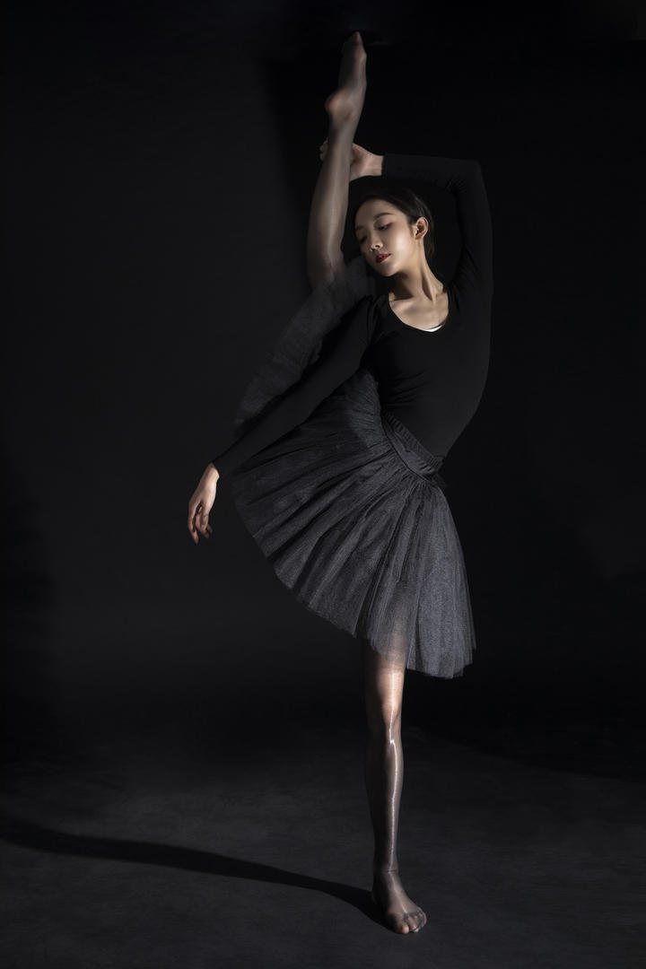 高难度动作瑜伽美女清清个人艺术照图片欣赏