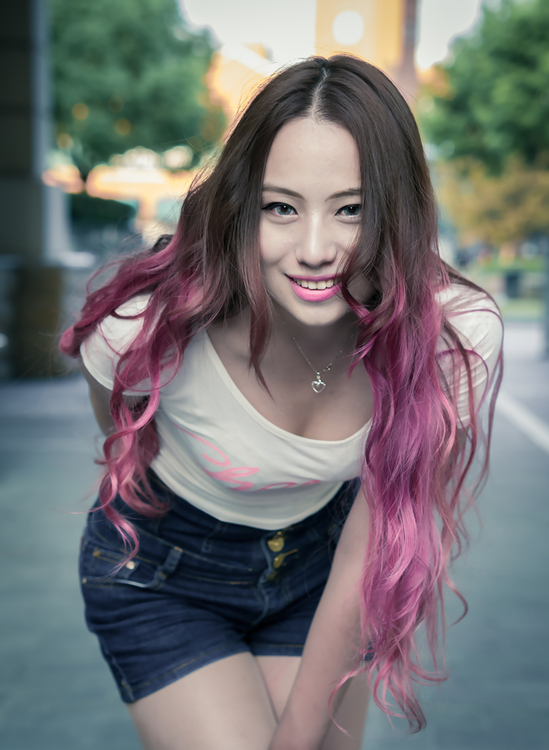 高挑美女娜娜TINA的丰胸翘臀的诱惑