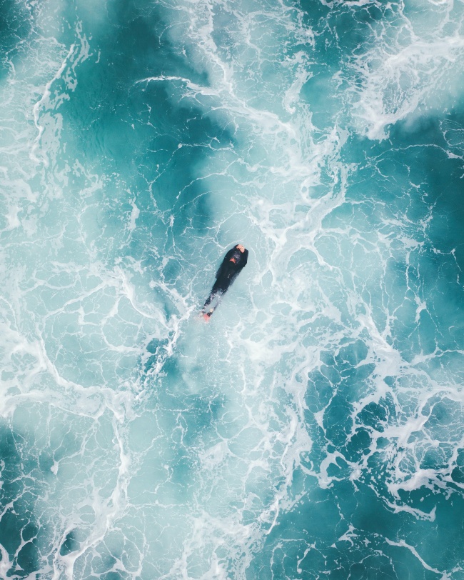 海上漂浮图片