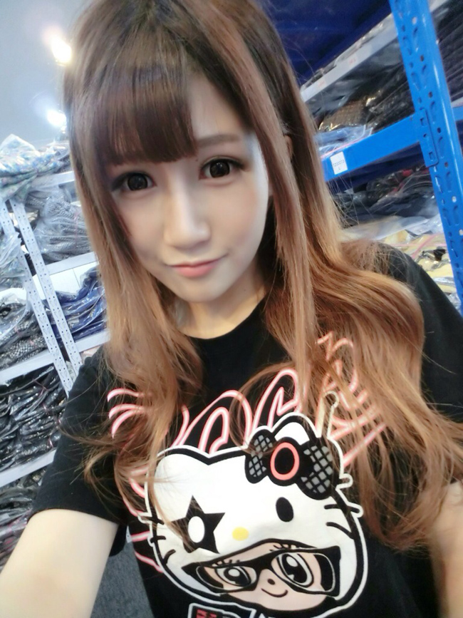 大眼睛萌女孩金蕙沁甜美自拍